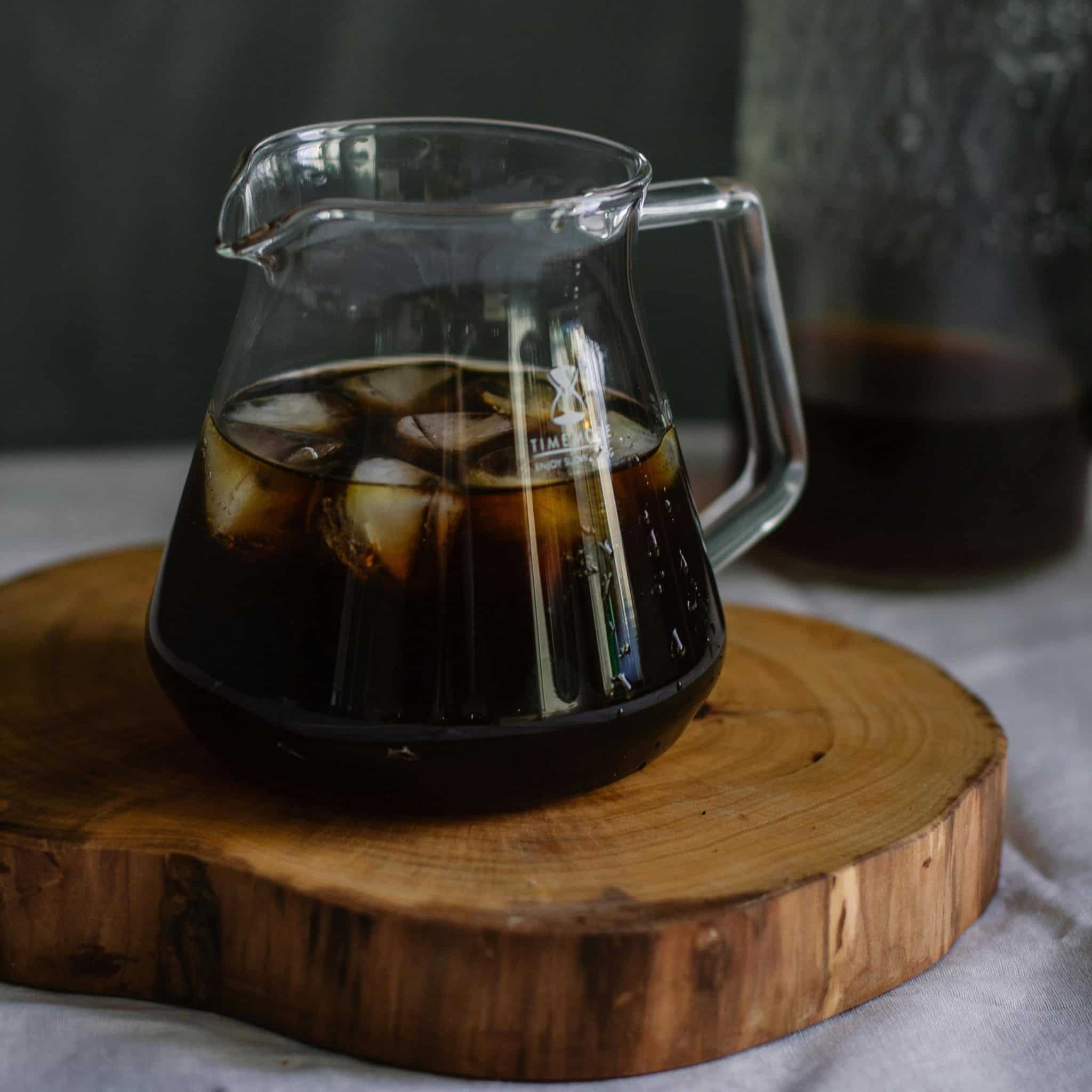 Du café infusé à froid avec des glaçons