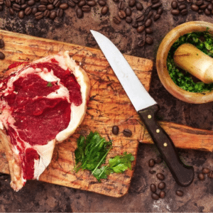 Marinade Boeuf Café » Café 9|38 Une cote de boeuf crue avec des épices et des grains de café